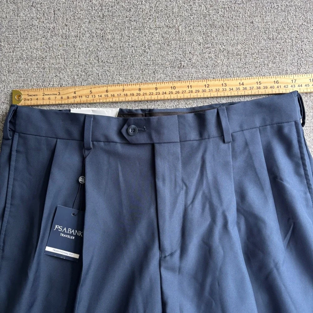 Jos. A. Bank Casual Pant Mens 34x30 Traveler Traditional Fit Navy Blue Pleated
